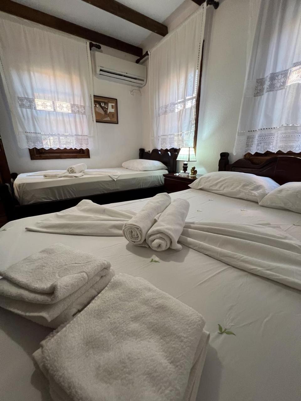 Pjetri House Hotell Berat Eksteriør bilde